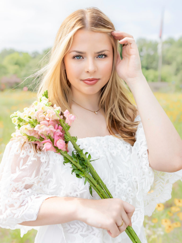 senior girl posing with flowers in ridgeland, ms